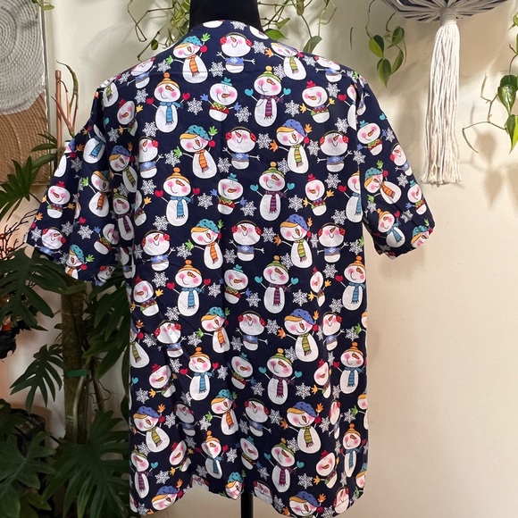 Winter Snowman Christmas Scrub Top, Size Large Flat - Picture 4 of 5